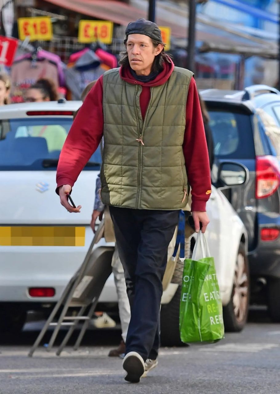 Біологічні батьки Крістофера - перша дружина Пірса Кассандра Харріс та її колишній чоловік Дермот Харріс Біологічні батьки Крістофера - перша дружина Пірса Кассандра Харріс та її колишній чоловік Дермот Харріс