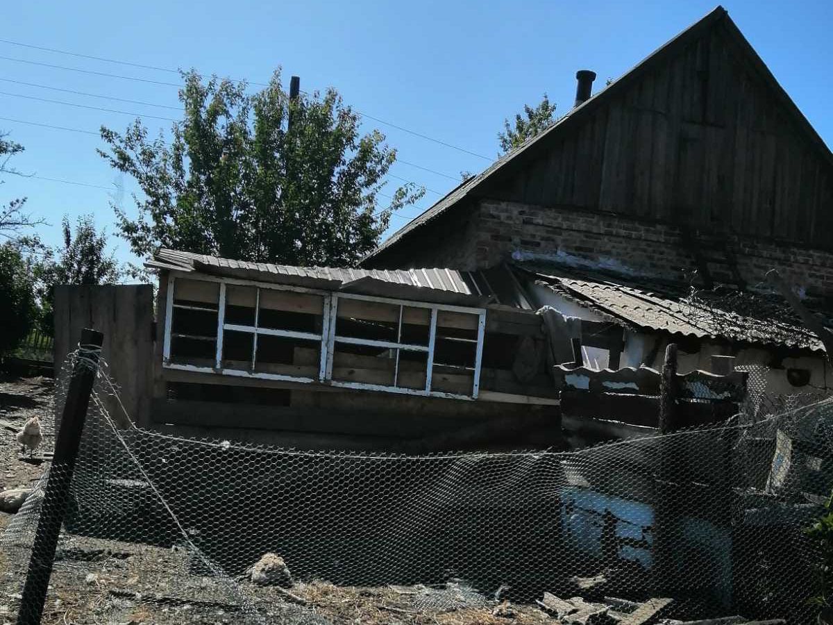 Последствия обстрела в Покровском районе Последствия обстрела в Покровском районе