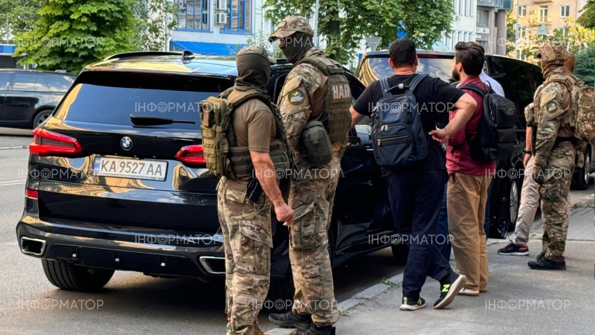 НАБУ і авто Кирила Тимошенка НАБУ і авто Кирила Тимошенка