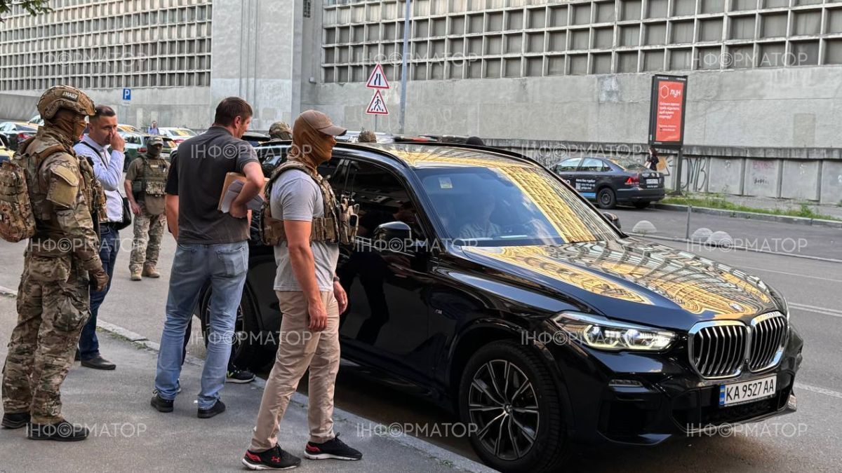 НАБУ і авто Кирила Тимошенка НАБУ і авто Кирила Тимошенка