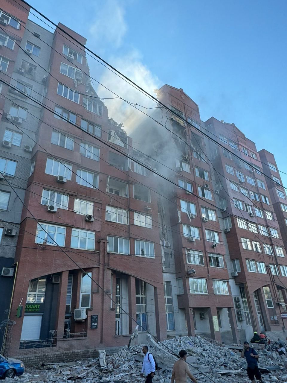 Зруйнований російським обстрілом будинок. Фото: Дениса Шмигаля Зруйнований російським обстрілом будинок. Фото: Дениса Шмигаля