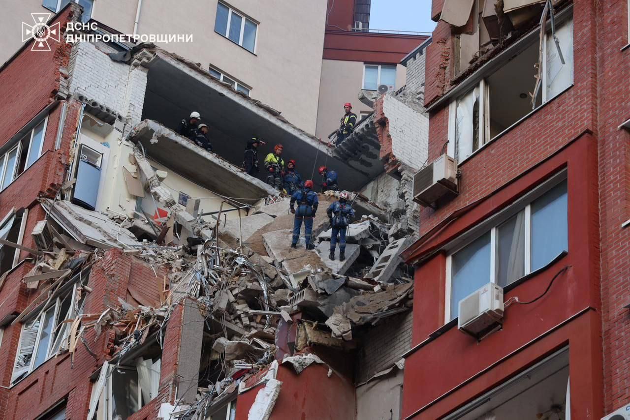 Удар России по многоэтажке в Днепре: разрушены квартиры с 8 по 11 этажи, ранены 12 человек 2