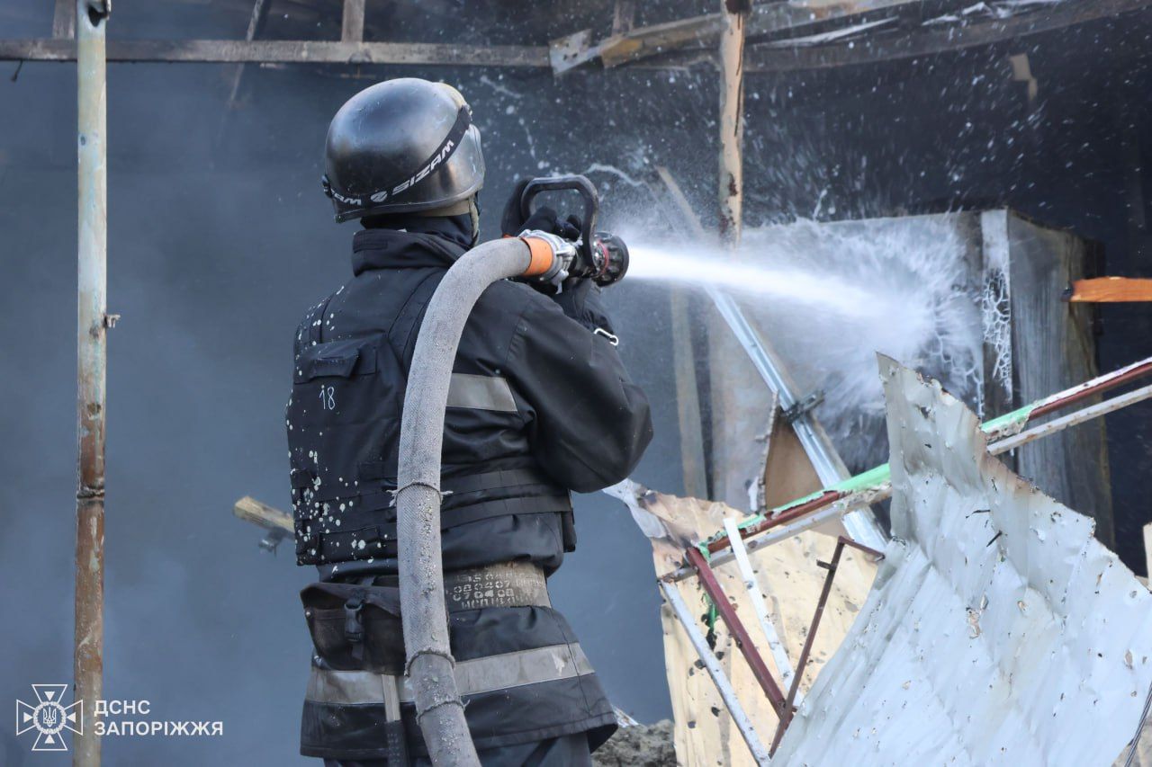 У Вільнянську завершили рятувальні роботи на місці ракетного удару РФ: названа остаточна кількість жертв 2