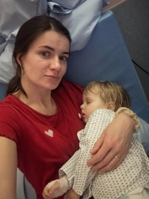 Аліса Томич з донькою Соломійкою  Аліса Томич з донькою Соломійкою