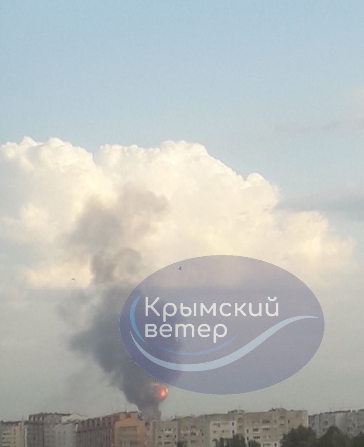 Масштабні вибухи та стовпи диму: у Криму та Бєлгороді прильоти по російським окупантам (фото, відео) 1