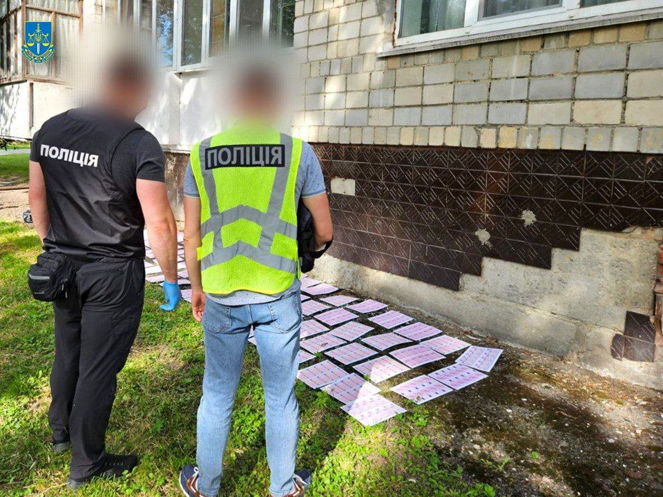 На Хмельниччині прокуратура викрила друкарню, яка виготовляла фальшиві документи для військовозобов'язаних 1