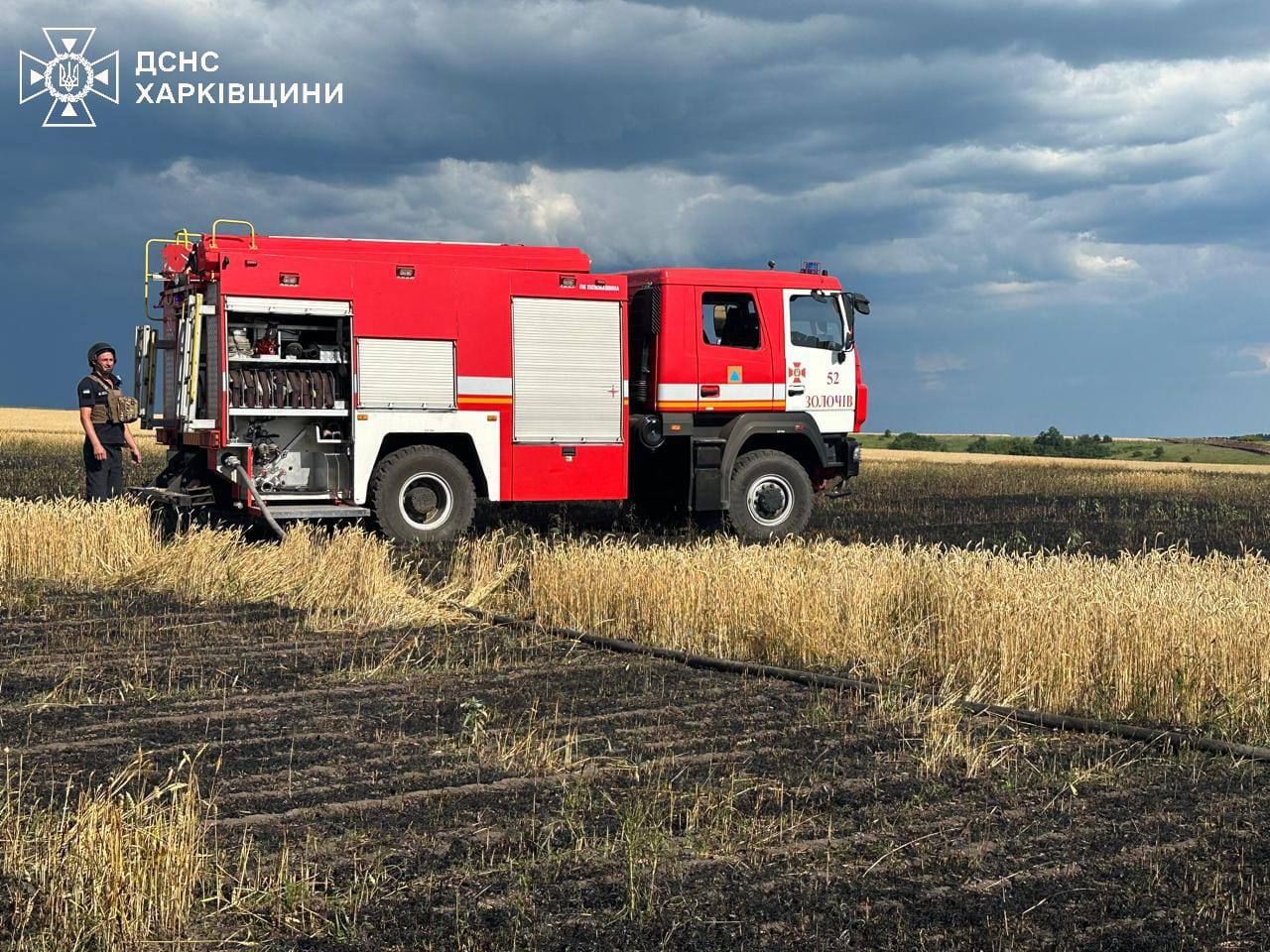Пожарные спасают урожай Пожарные спасают урожай
