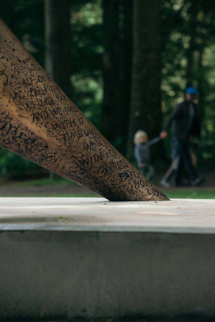 Символ вільної України: у Данії встановили скульптуру українських митців “Надія” 2