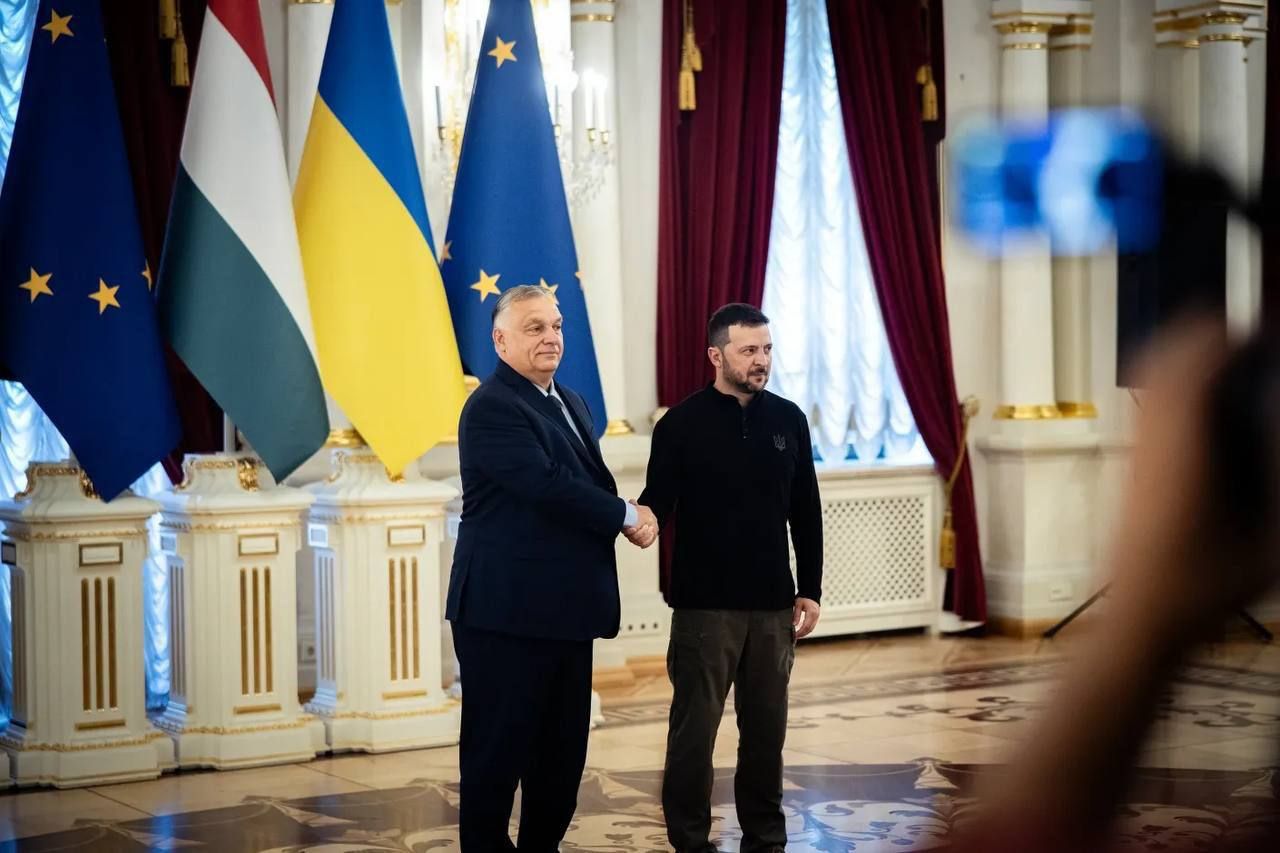 Володимир Зеленський та Віктор Орбан Володимир Зеленський та Віктор Орбан