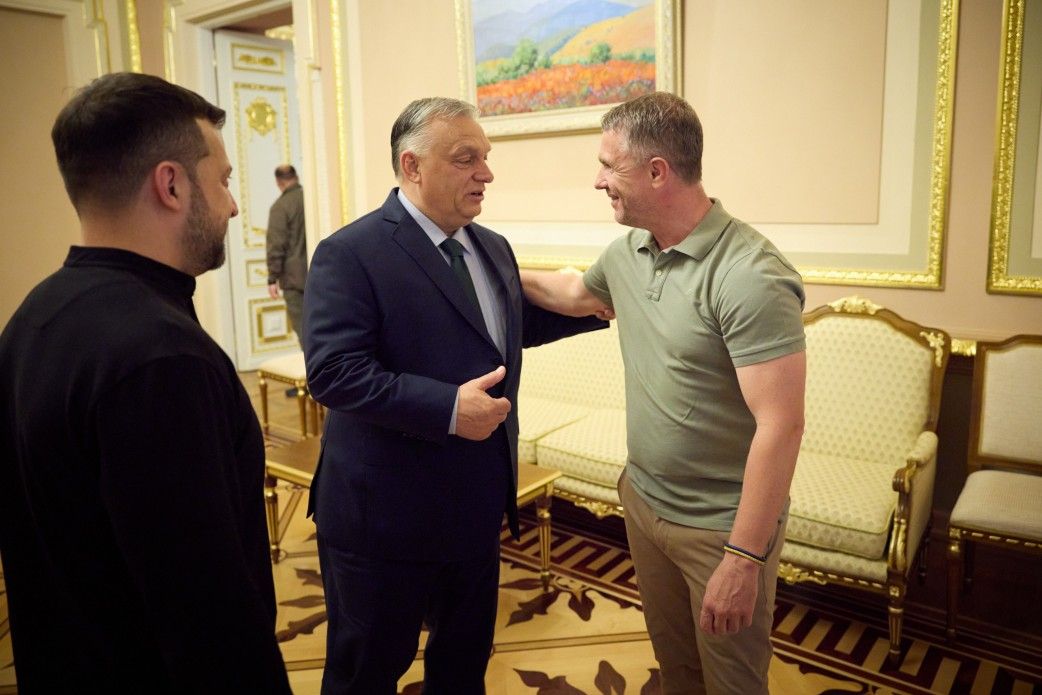 Сергій Ребров на зустрічі Віктора Орбана і Володимира Зеленського. Фото: Офіс президента Сергій Ребров на зустрічі Віктора Орбана і Володимира Зеленського. Фото: Офіс президента