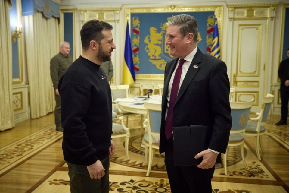 Зеленський та Стармер зустрічалися у Києві в лютому 2023 року Зеленський та Стармер зустрічалися у Києві в лютому 2023 року