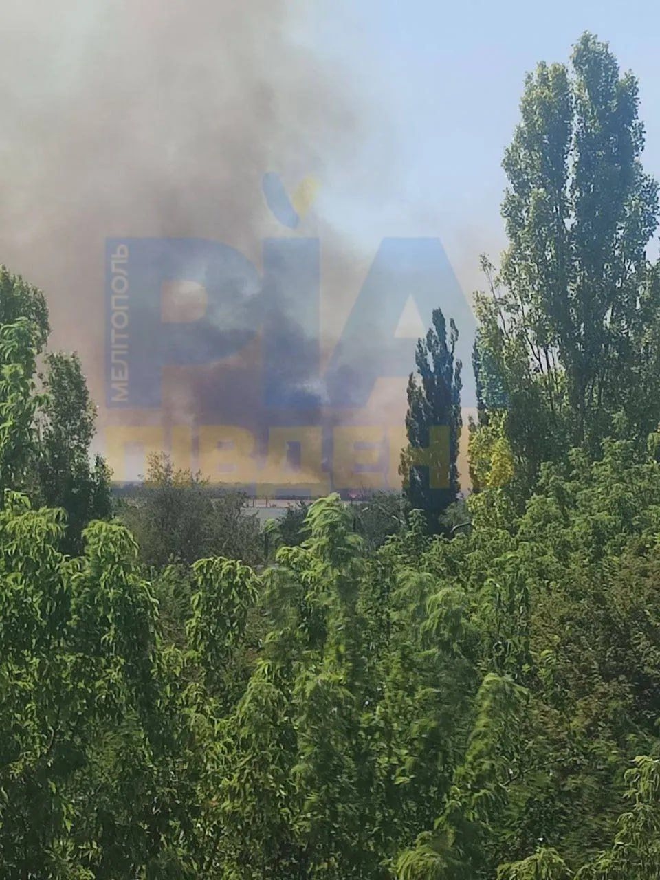 Мінімум три прильоти: в окупованому Мелітополі горить аеродром 1