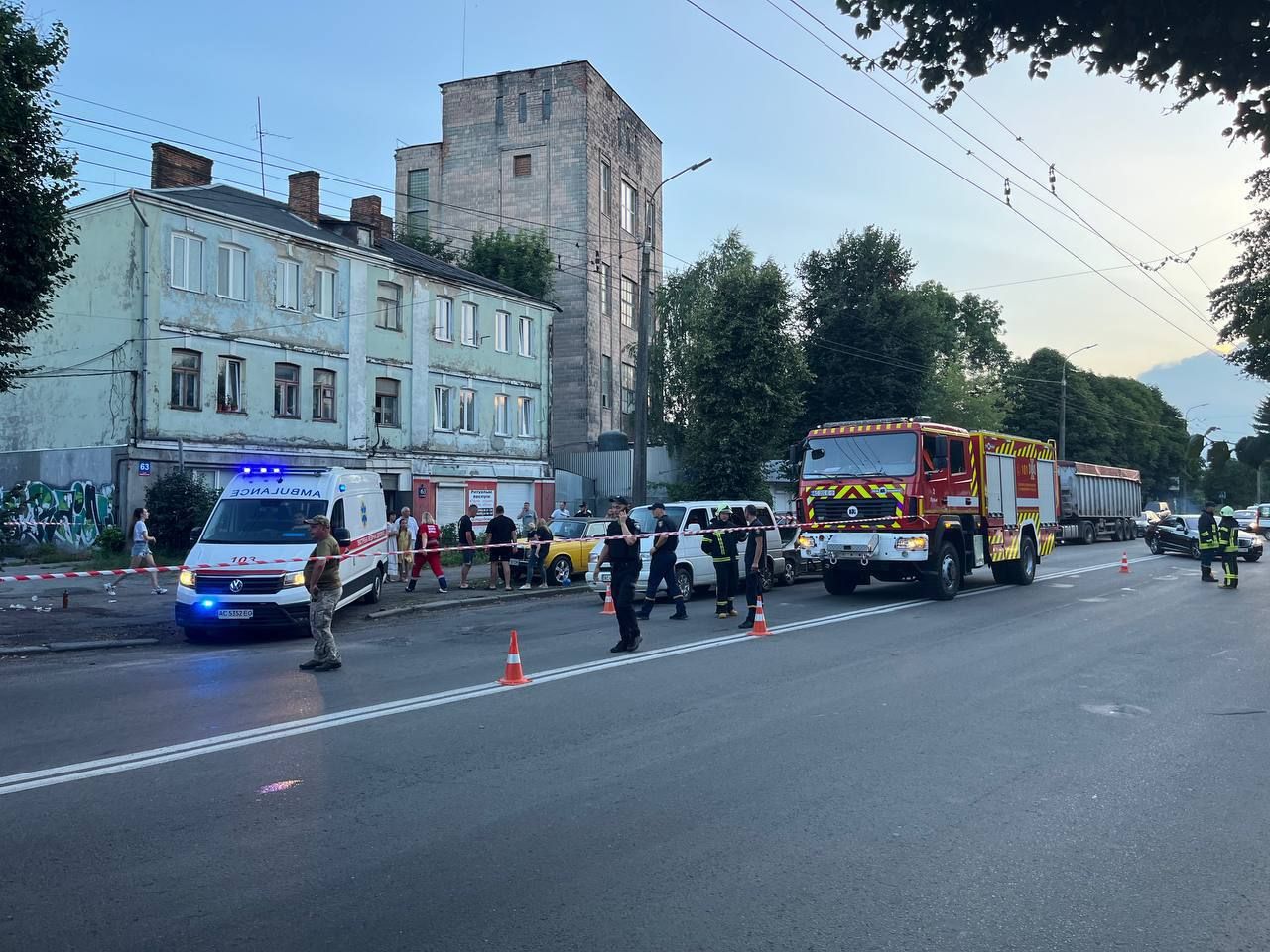 Вибух гранати у Луцьку: невідомі жбурнули її у натовп з вікна авто, є постраждалі 1