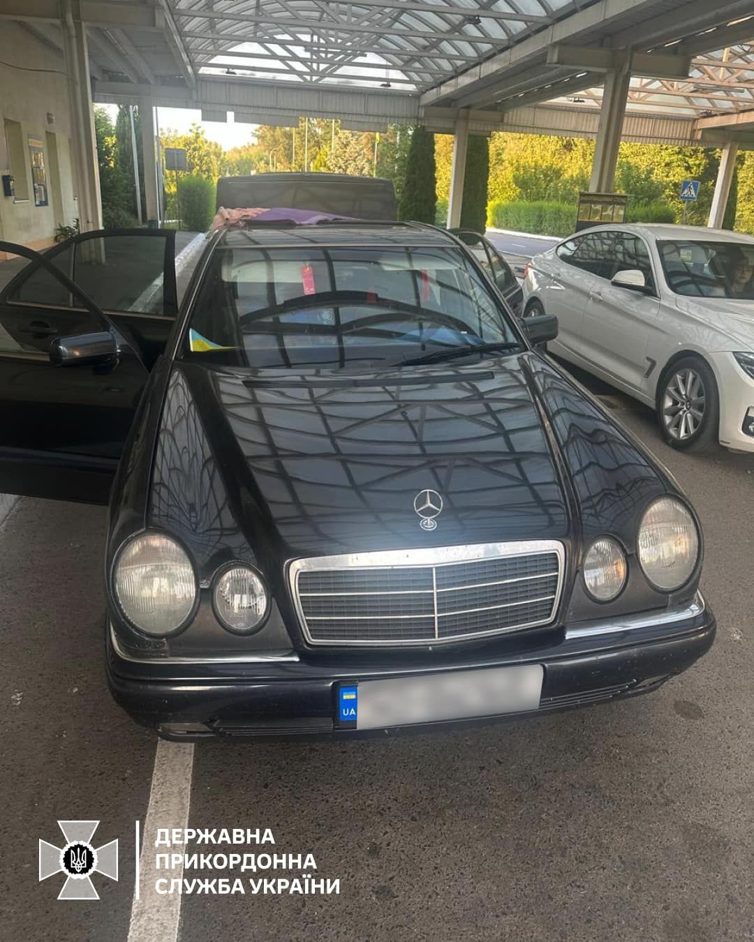 Харьковчанка пыталась вывезти за границу своего жениха, спрятав на спинку автомобиля – ГНСУ 1