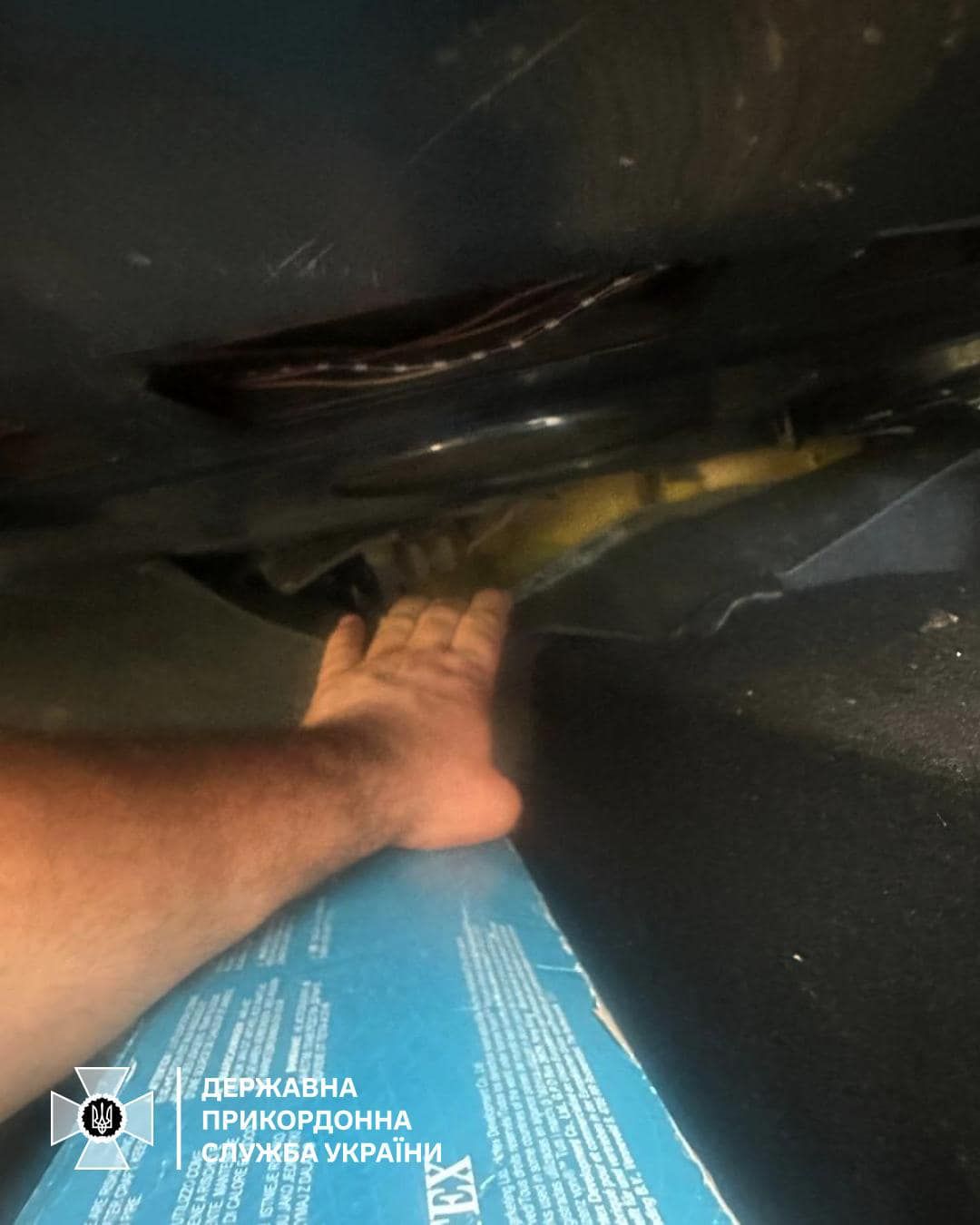 Харьковчанка пыталась вывезти за границу своего жениха, спрятав на спинку автомобиля – ГНСУ 2