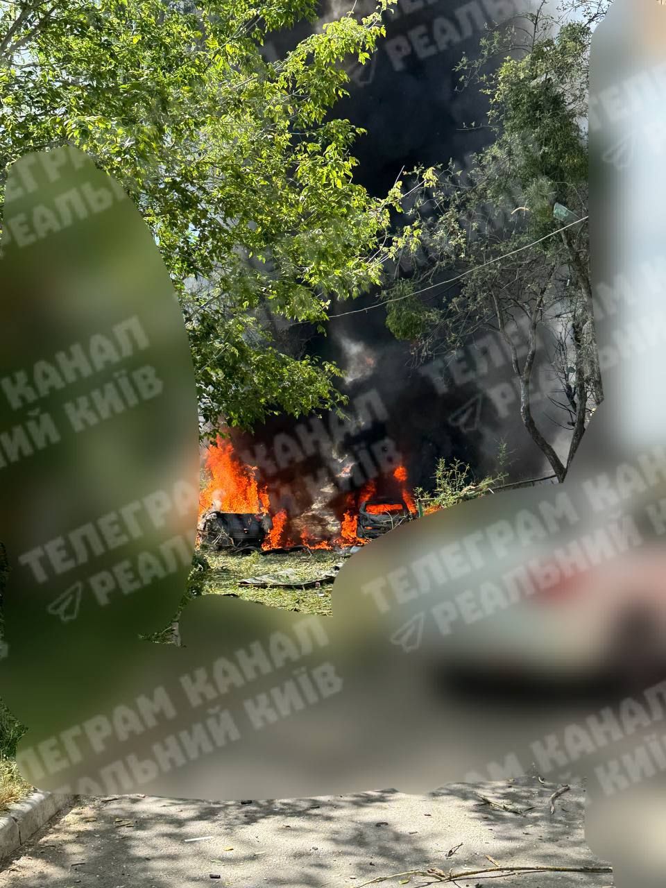 Уламки ракет впали у трьох районах Києва Уламки ракет впали у трьох районах Києва