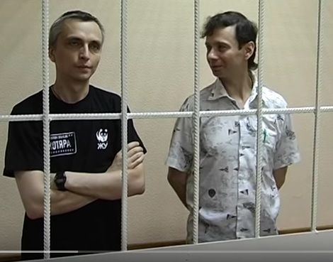 Игоря Завадсбкого (слева) и журналиста Андрея Бригиду обвинили в развращении несовершеннолетних и осудили на семь лет Игоря Завадсбкого (слева) и журналиста Андрея Бригиду обвинили в развращении несовершеннолетних и осудили на семь лет