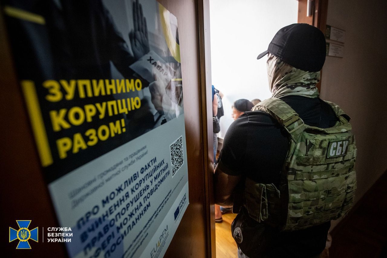 Облагали таможне "данью": СБУ задержала ряд должностных лиц Гостаможслужбы 2