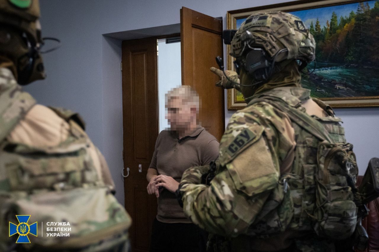 Облагали таможне "данью": СБУ задержала ряд должностных лиц Гостаможслужбы 3