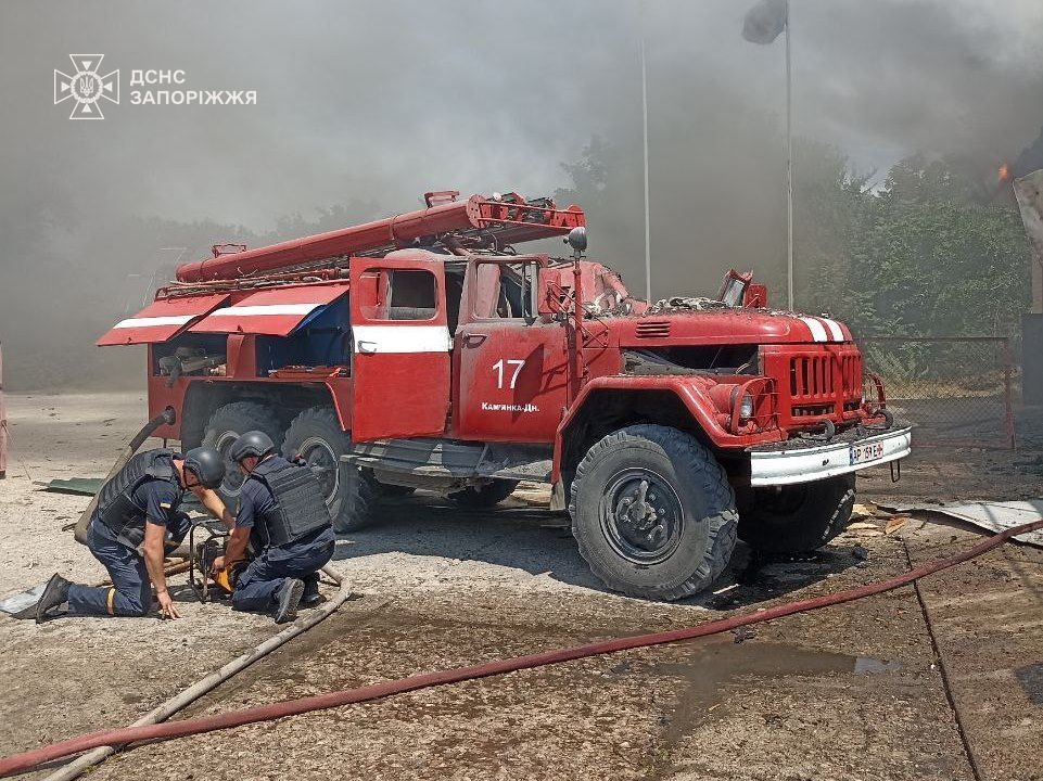 Рашисти продовжують цілити у пожежні частини  Рашисти продовжують цілити у пожежні частини