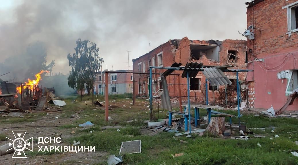 В результате атаки РФ в поселке Белый Колодец на Харьковщине 11 июля погибли три человека, разрушены дома. Фото - ГУ ГСЧС в Харьковской области В результате атаки РФ в поселке Белый Колодец на Харьковщине 11 июля погибли три человека, разрушены дома. Фото - ГУ ГСЧС в Харьковской области