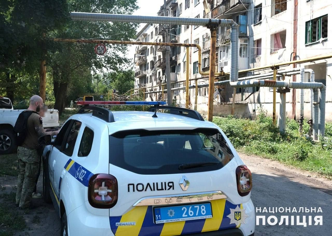 На місцях ударів Росії по Мирнограду працюють слідчі оперативники. Фото - Національна поліція України На місцях ударів Росії по Мирнограду працюють слідчі оперативники. Фото - Національна поліція України