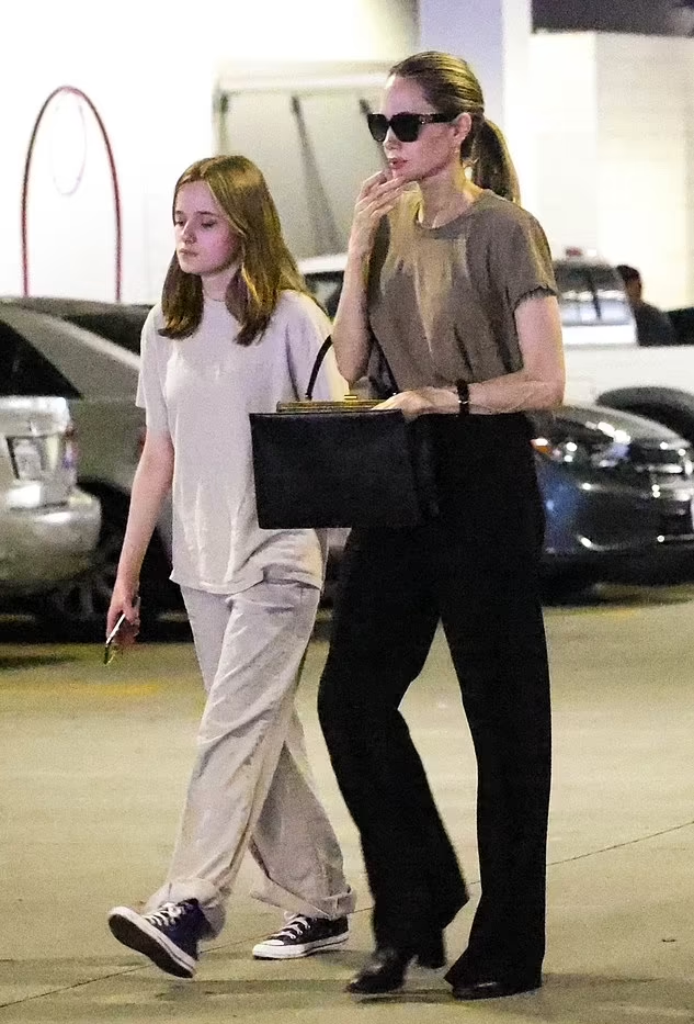 Анджелина и Вивьен. Фото: SL, Terma/Backgrid Анджелина и Вивьен. Фото: SL, Terma/Backgrid