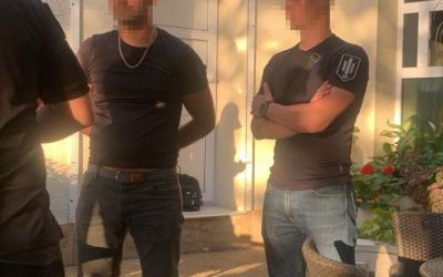 ДБР повідомило про підозру командиру відділення корабля ВМС за те, що він брав хабарі з моряків за спуск на сушу з судна. Фото - ДБР ДБР повідомило про підозру командиру відділення корабля ВМС за те, що він брав хабарі з моряків за спуск на сушу з судна. Фото - ДБР