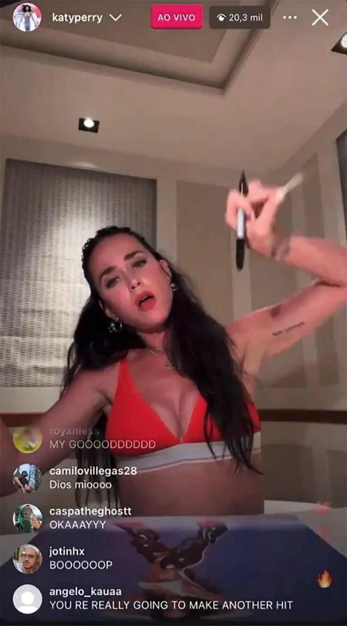 Перрі, яка співає, цитуючи пісню BoB Перрі, яка співає, цитуючи пісню BoB