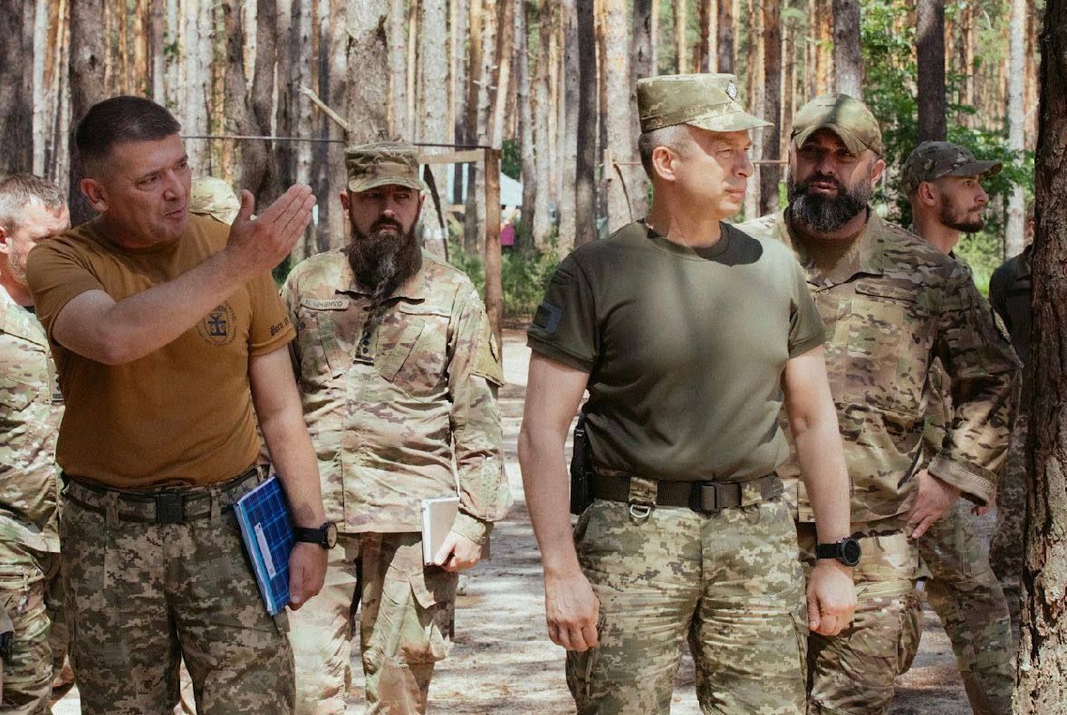 Головнокомандувач ЗСУ Олександр Сирський з військовими Головнокомандувач ЗСУ Олександр Сирський з військовими
