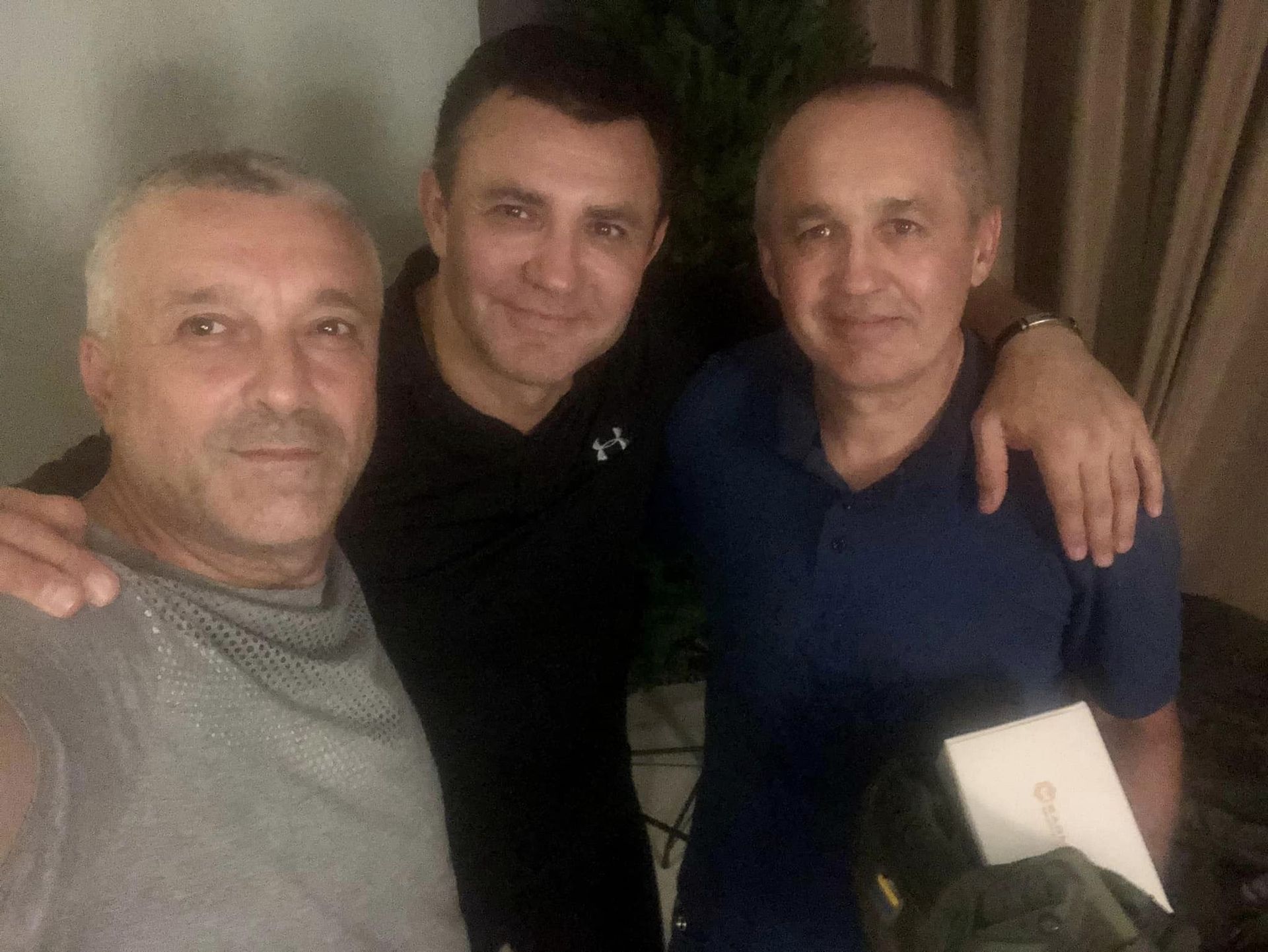В гости к Тищенко: арестованный нардеп принял друзей в своей квартире с новогодней елкой в июле 1