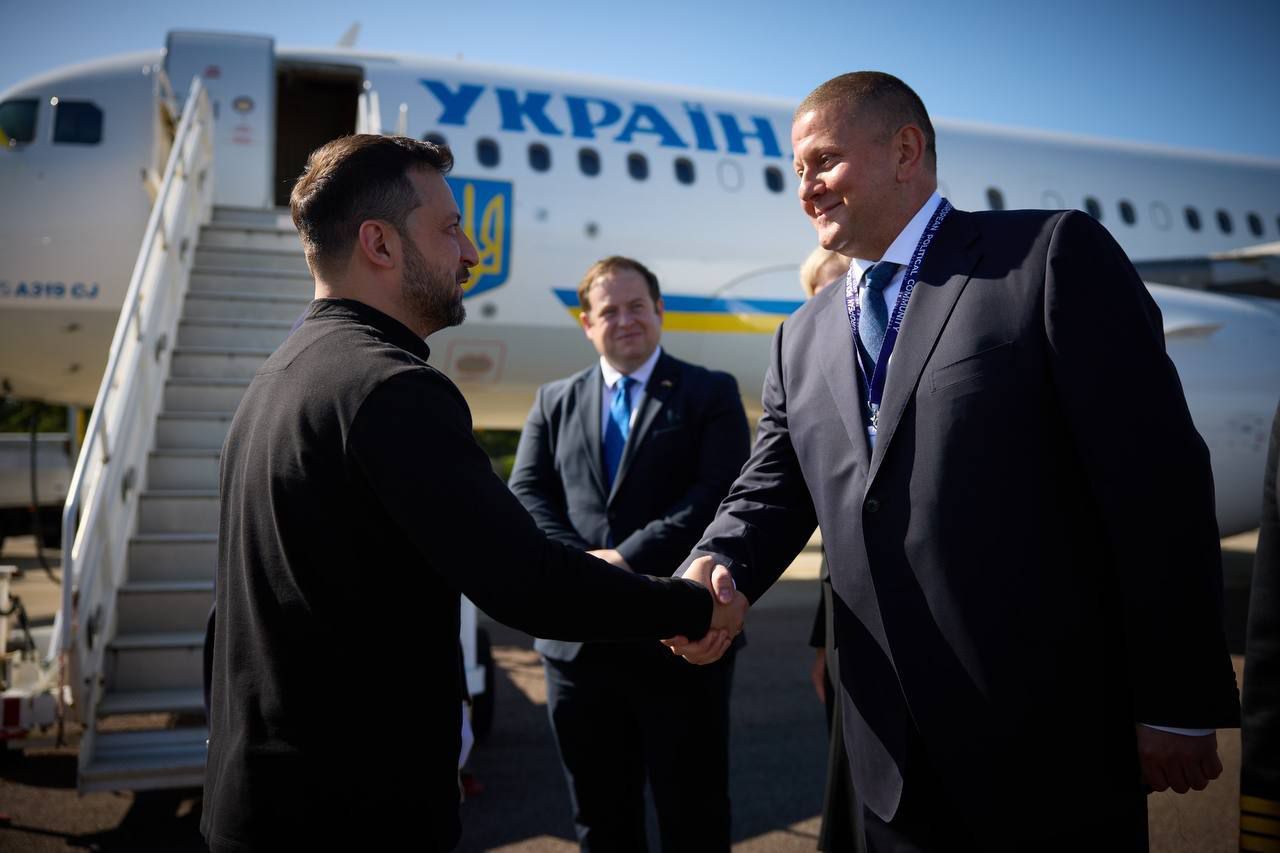 Зеленський прибув на саміт у Лондон і зустрівся із Залужним 2