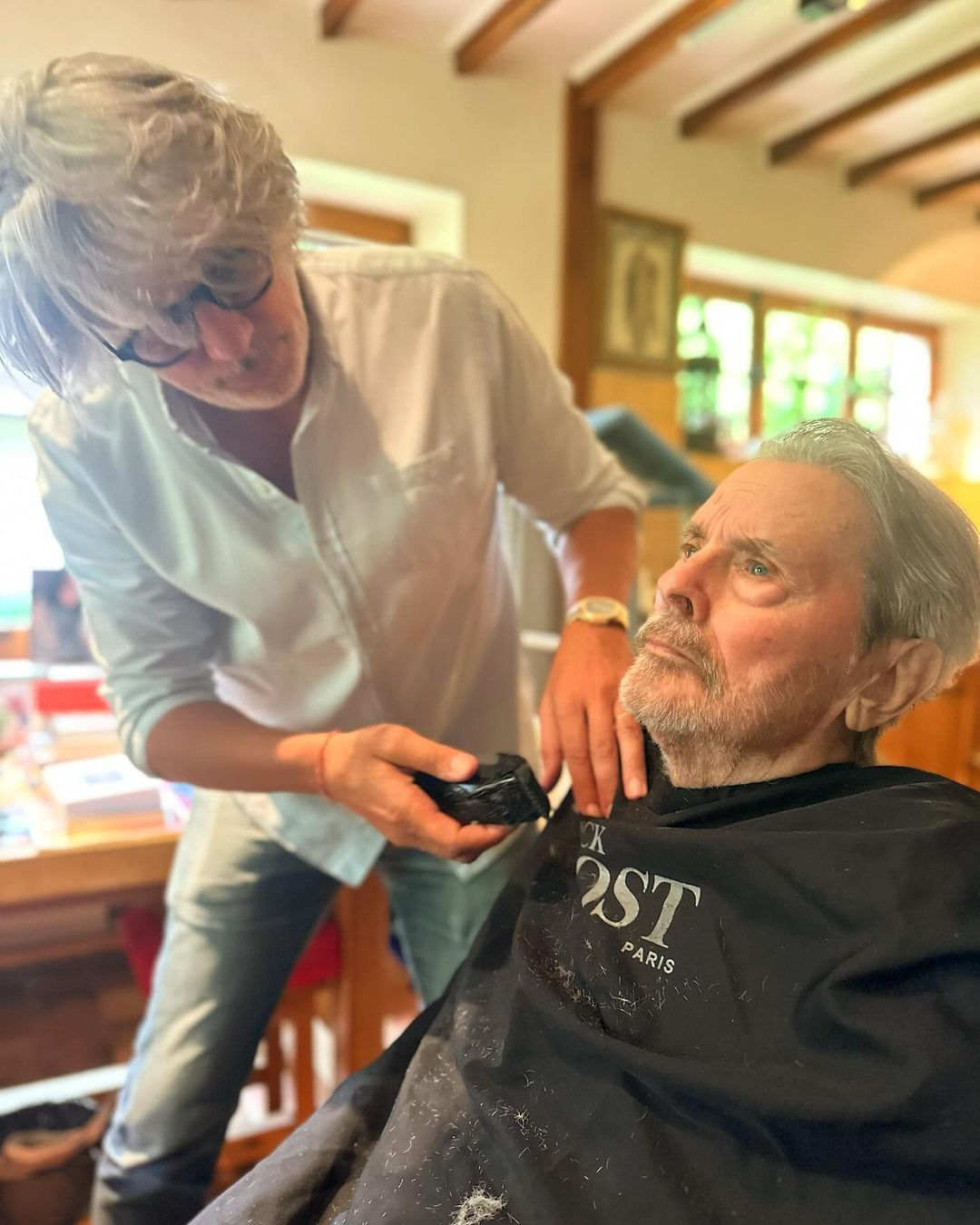 Делон елегантний у будь-якому віці. Фото: Instagram/anouchkadelon Делон елегантний у будь-якому віці. Фото: Instagram/anouchkadelon