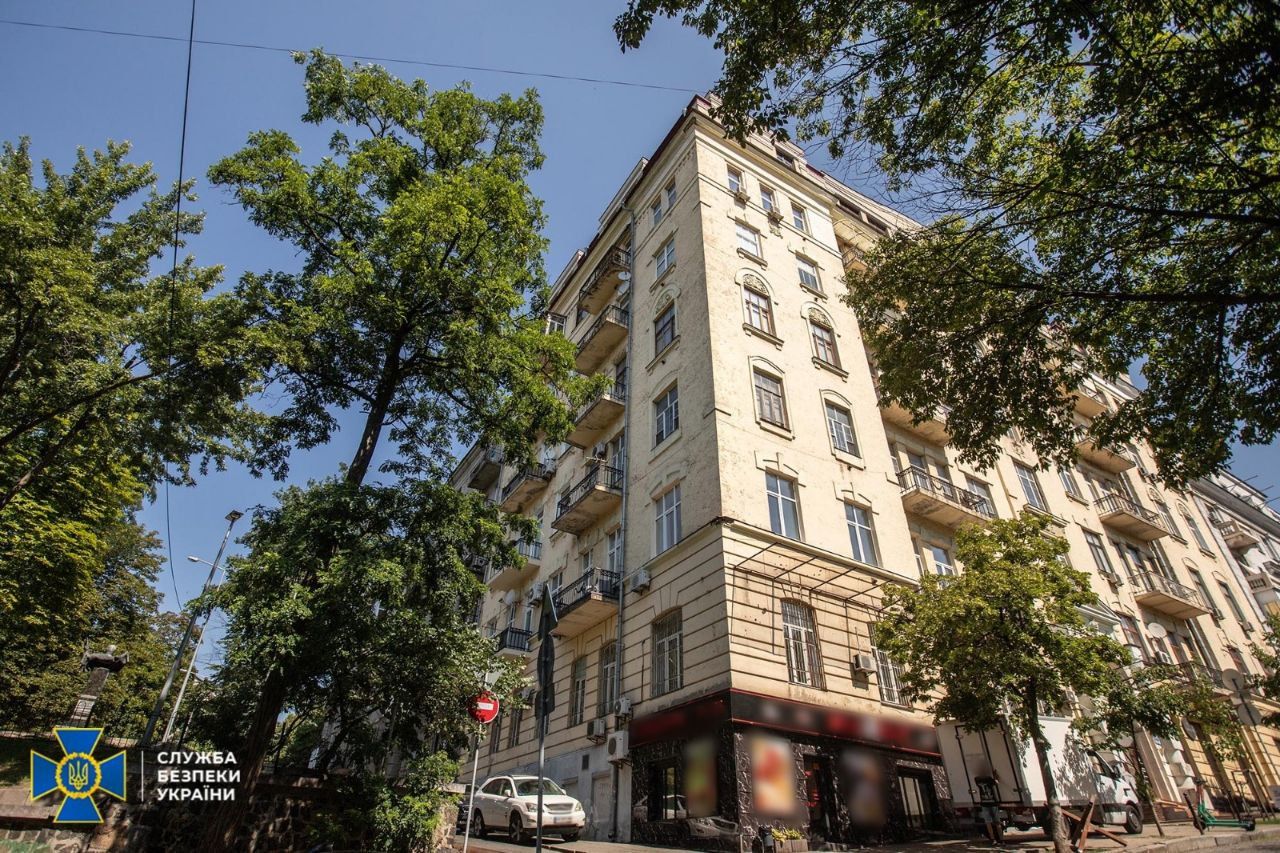 Будинок, квартири, Maybach: СБУ заарештували майно довіреної особи російської маріонетки Януковича 3