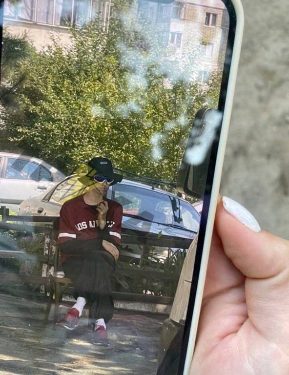 Сусіди Фаріон надали фото хлопця, який міг вистежувати мовознавицю Сусіди Фаріон надали фото хлопця, який міг вистежувати мовознавицю