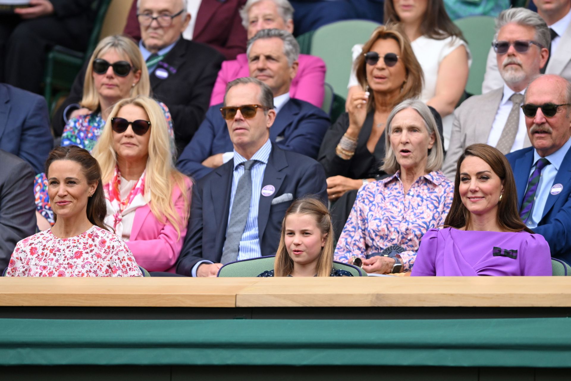 Пиппа Миддлтон, принцесса Шарлотта, Кейт Миддлтон на Уимблдоне. Фото: Getty Images Пиппа Миддлтон, принцесса Шарлотта, Кейт Миддлтон на Уимблдоне. Фото: Getty Images