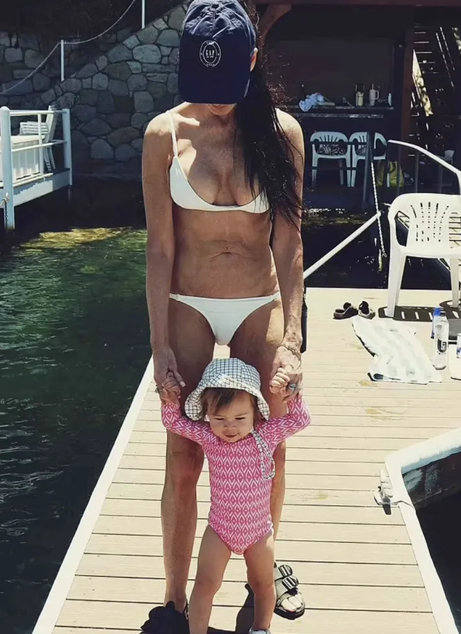 Деми с внучкой. Фото: Instagram/scoutlaruewillis Деми с внучкой. Фото: Instagram/scoutlaruewillis