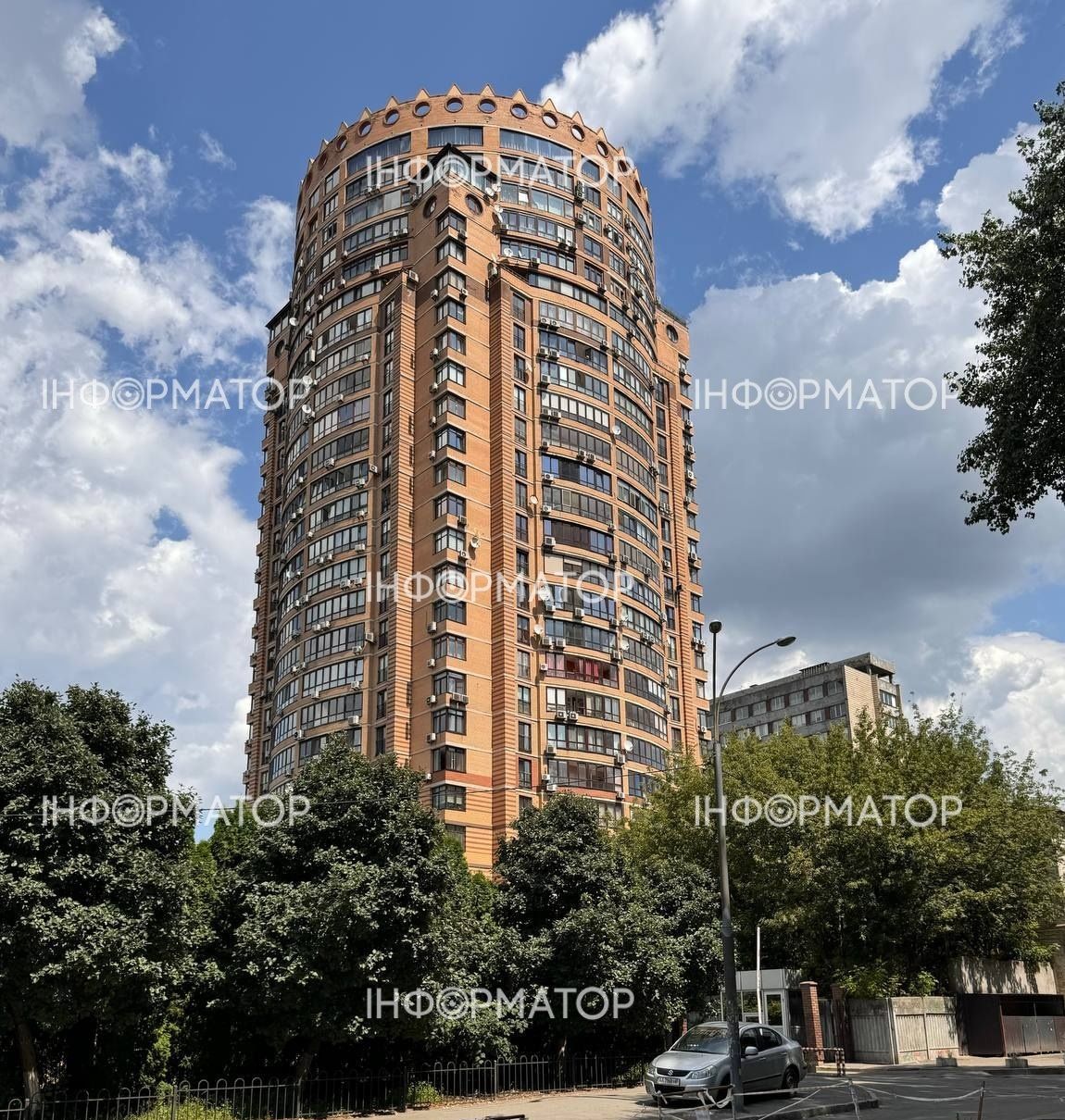 Здесь живут Железняк и Коваль Здесь живут Железняк и Коваль