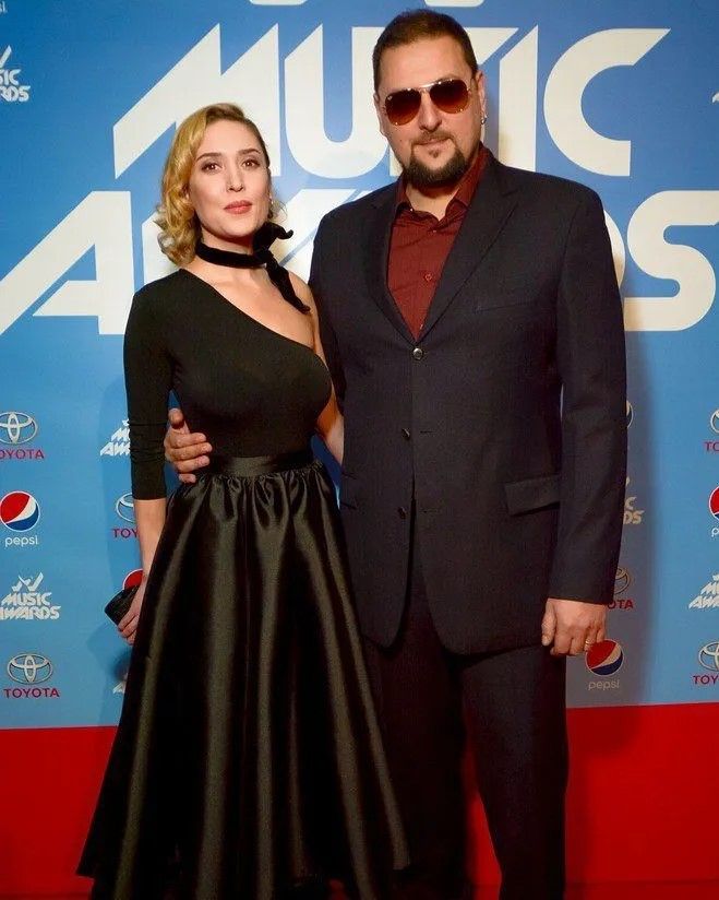 Алена Винницкая живет сейчас на заработок мужчины, который стал во время войны парамедиком Алена Винницкая живет сейчас на заработок мужчины, который стал во время войны парамедиком