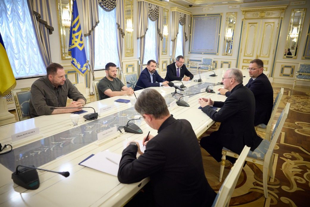 Зеленський і П’єтро Паролін  обговорили ракетний удар РФ по дитячій лікарні Охматдит Зеленський і П’єтро Паролін  обговорили ракетний удар РФ по дитячій лікарні Охматдит
