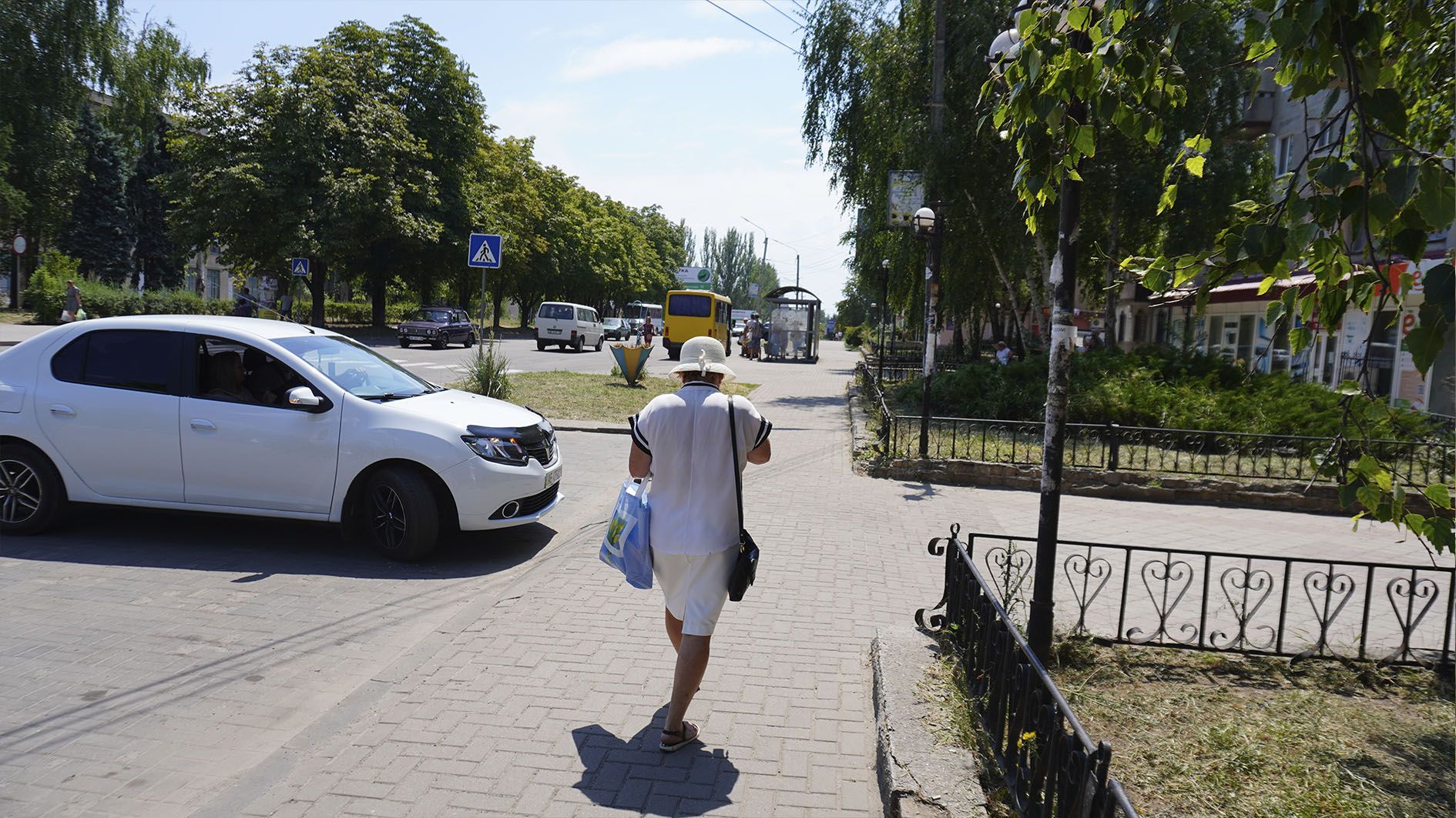 У Марганці працюють кафе, магазини та міський транспорт У Марганці працюють кафе, магазини та міський транспорт