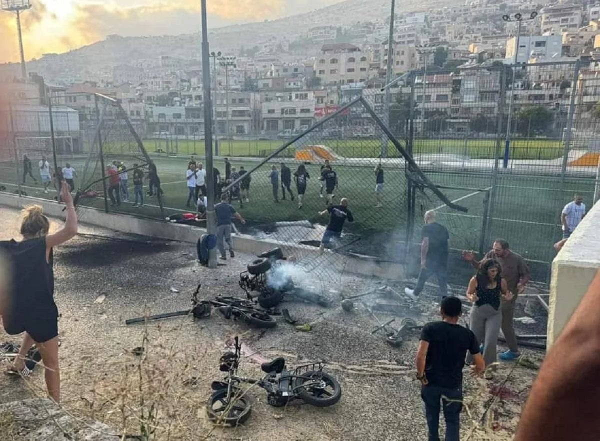 Внаслідок удару Хезболли загинули діти на футбольному фолі Внаслідок удару Хезболли загинули діти на футбольному фолі