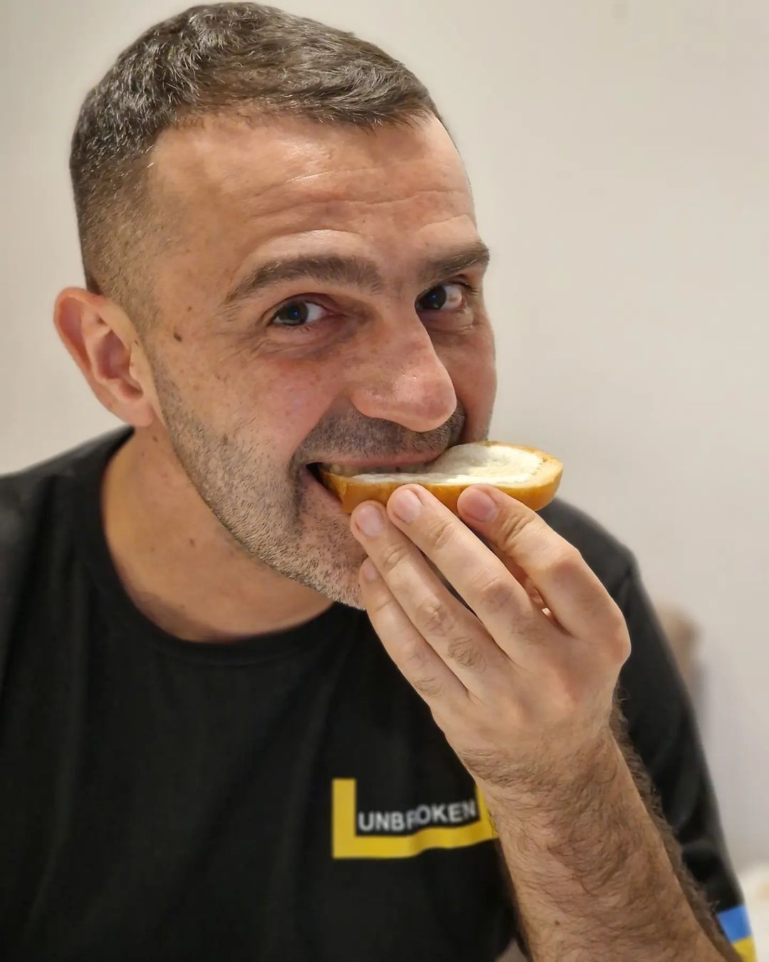 Тарас Стадницький вже 11 років не закусує, а тільки їсть