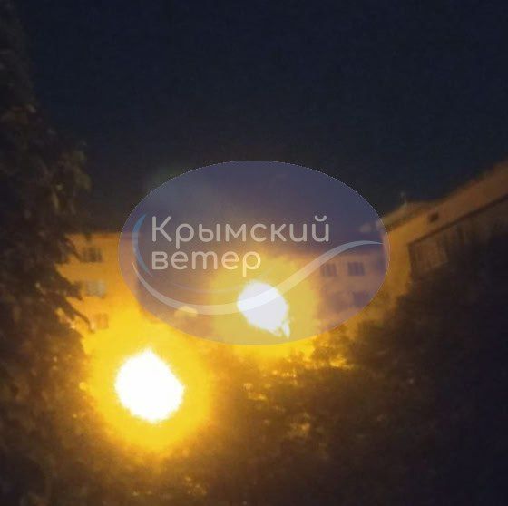 В оккупированном Крыму раздаются мощные взрывы: россияне заявили о "прилете" на судоремонтном заводе 1