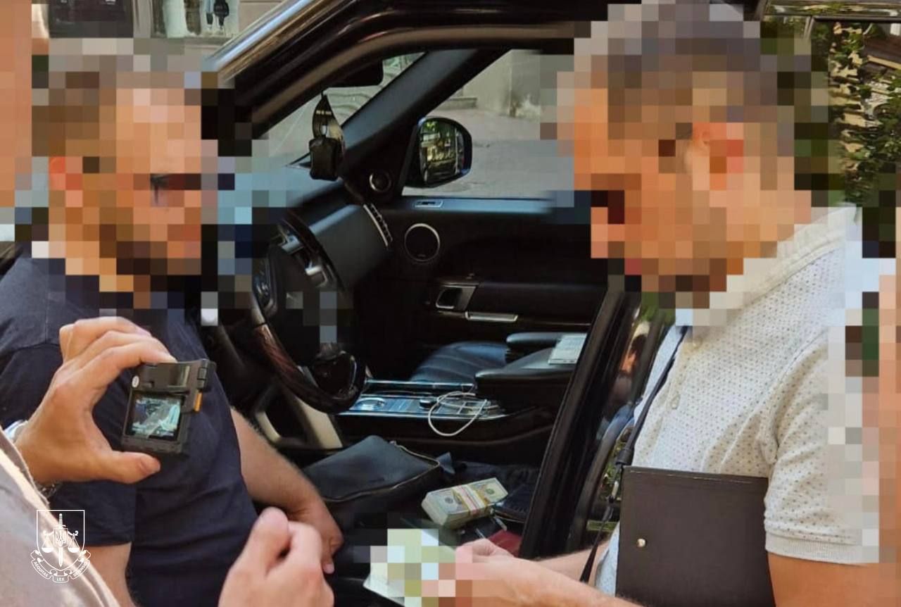 Сотрудницу Минюста поймали на взятке: подробности от прокуратуры 1