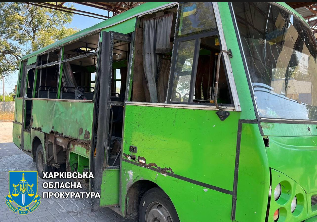 На Харківщині російський дрон влучив по автобусу, у якому перебували будівельники: є поранені 2