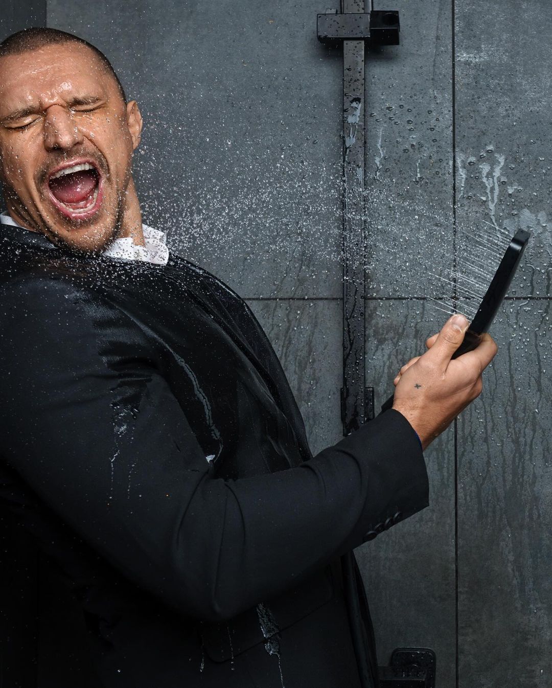 В начале войны на вопрос, почему не в окопе Тарас вел себя не всегда адекватно В начале войны на вопрос, почему не в окопе Тарас вел себя не всегда адекватно