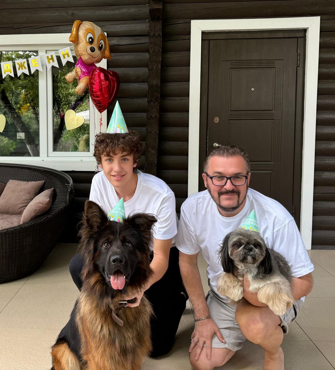 Олександр Пономарьов з сином та домашніми улюбленцями. Фото: Instagram співака Олександр Пономарьов з сином та домашніми улюбленцями. Фото: Instagram співака