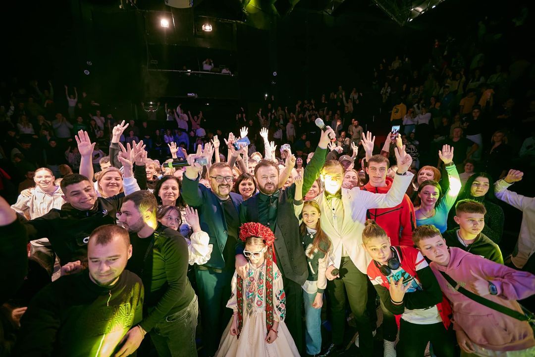 Пономарьов та Хома на благодійному концерті. Фото: Instagram/ponomaryovoleksandr Пономарьов та Хома на благодійному концерті. Фото: Instagram/ponomaryovoleksandr