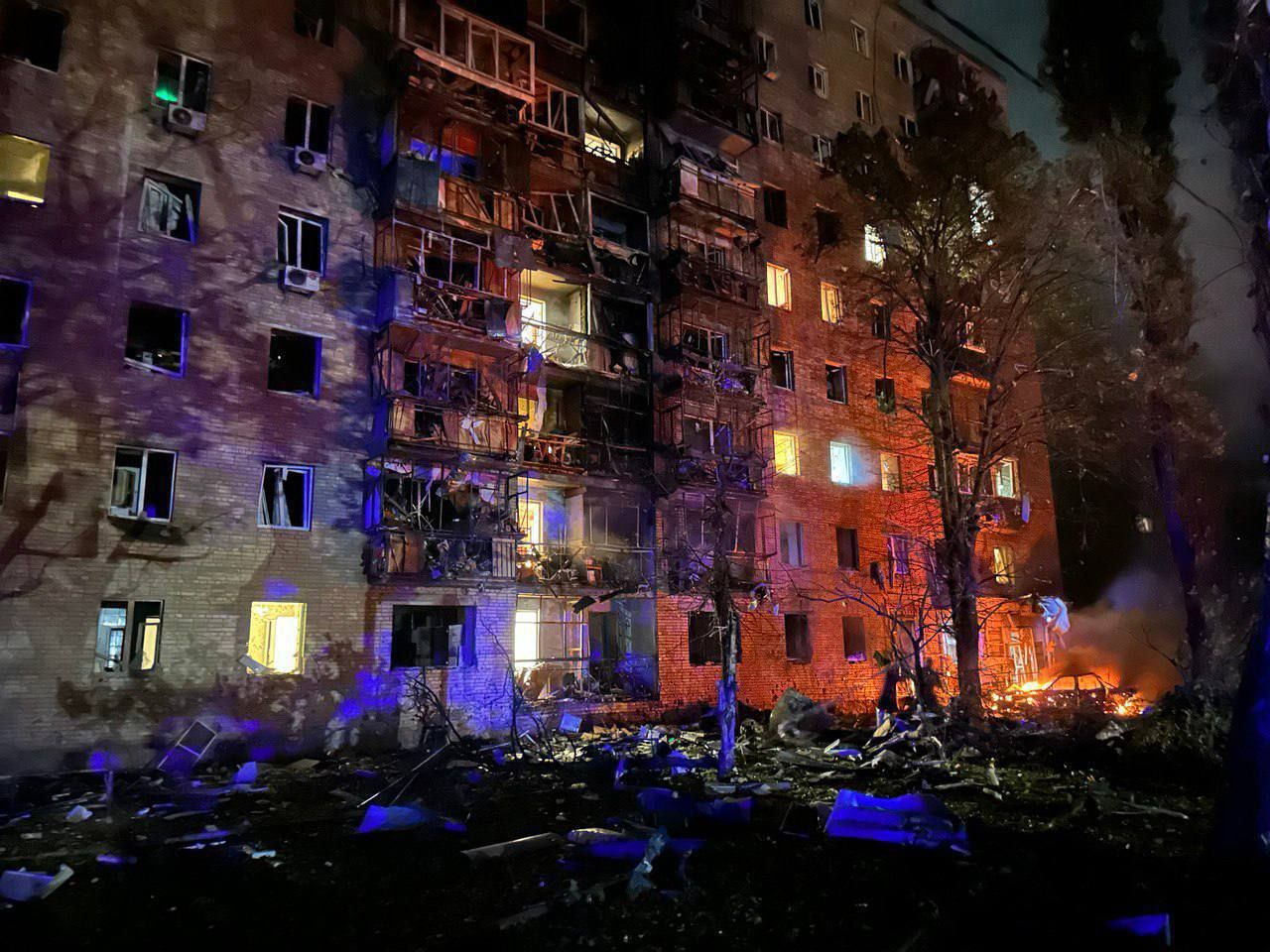 Мощные взрывы в Курске: российская ракета ПВО попала в жилой дом, есть пожары 2